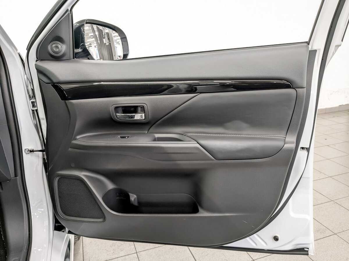 Mitsubishi Outlander с пробегом — 2022 год. Фото: #21