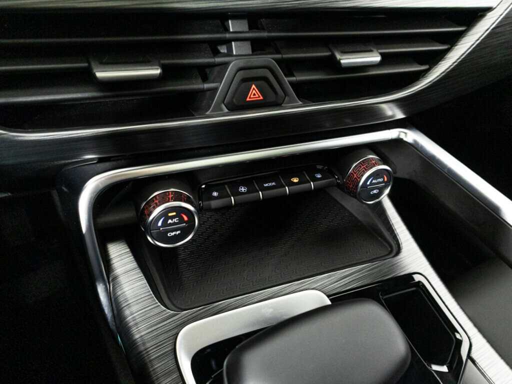 Geely Tugella с пробегом — 2024 год. Фото: #17