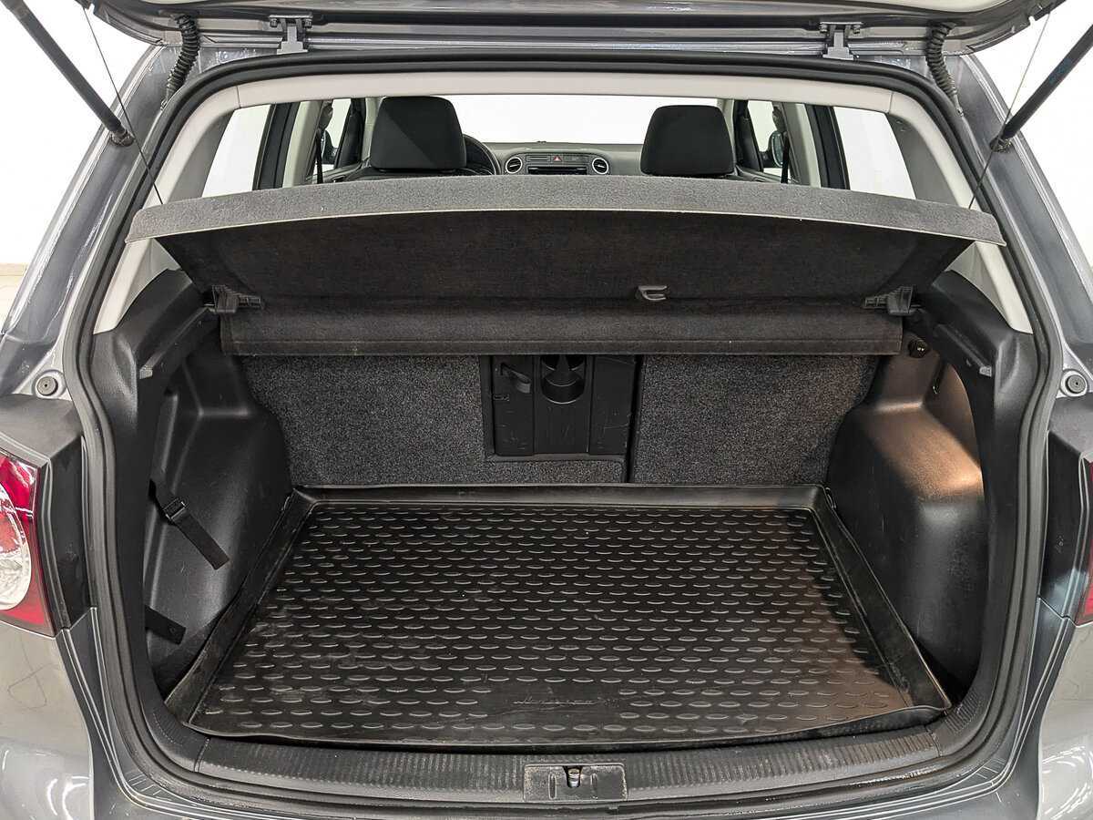 Volkswagen Golf Plus с пробегом — 2012 год. Фото: #9