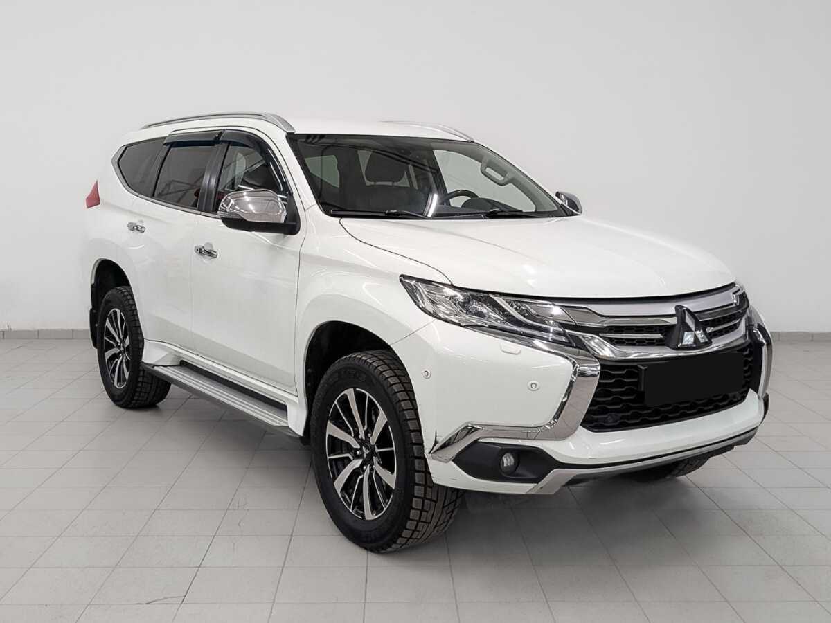 Mitsubishi Pajero Sport с пробегом — 2017 год. Фото: #2