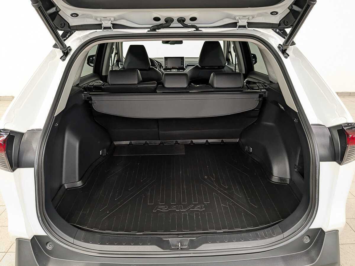 Toyota RAV4 с пробегом — 2021 год. Фото: #9