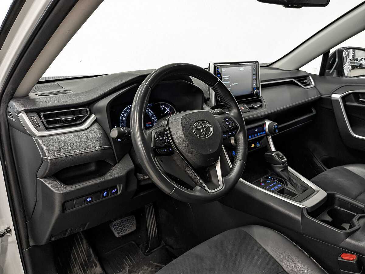 Toyota RAV4 с пробегом — 2021 год. Фото: #12