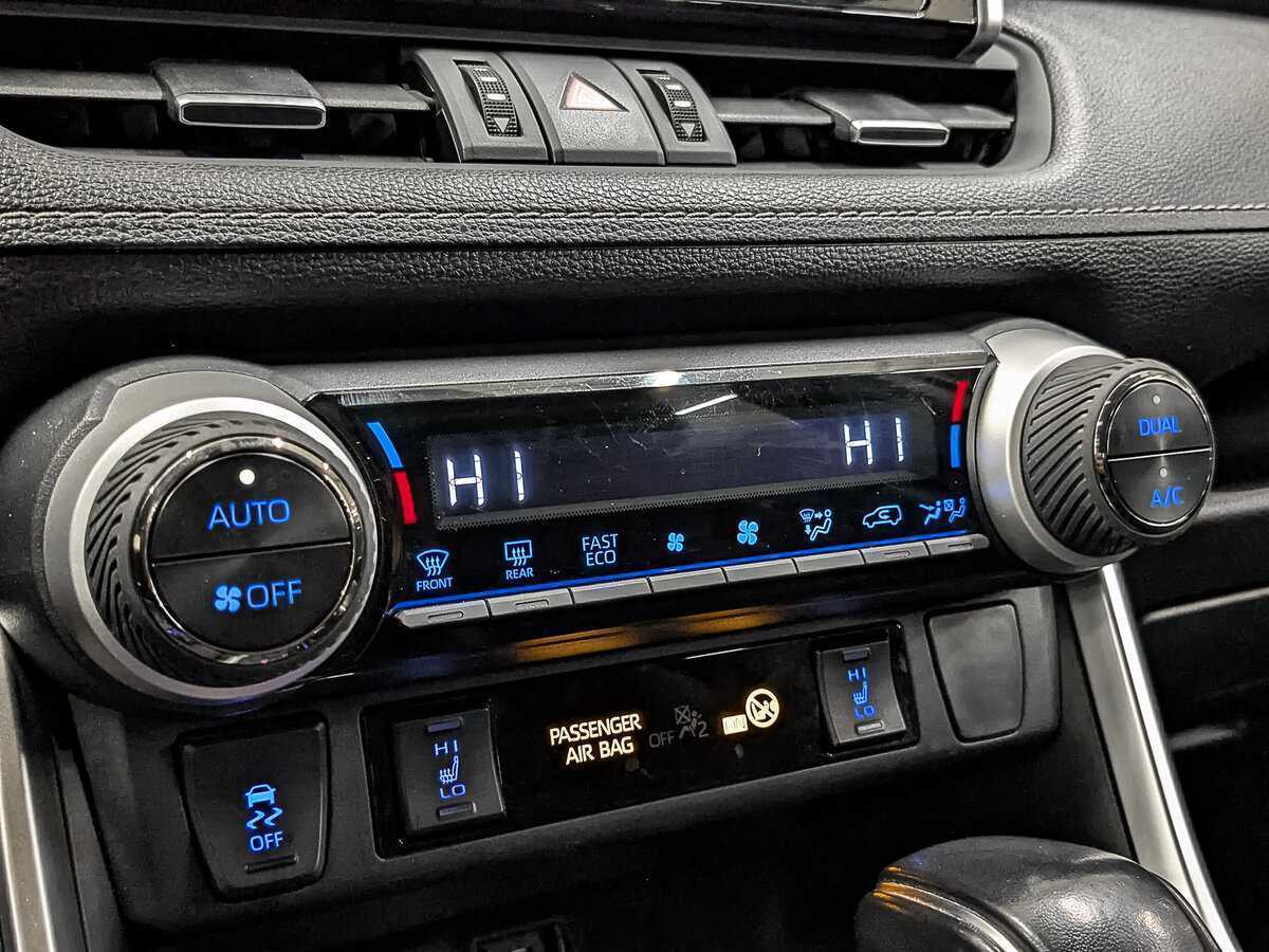 Toyota RAV4 с пробегом — 2021 год. Фото: #18