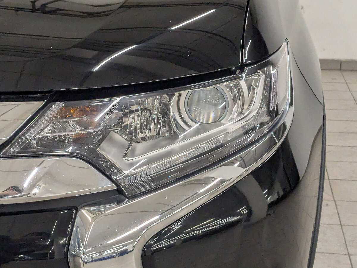 Mitsubishi Outlander с пробегом — 2018 год. Фото: #9