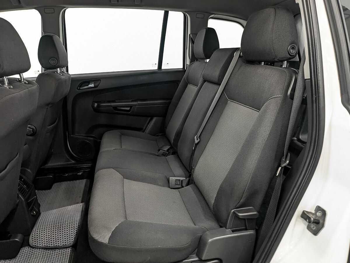 Opel Zafira с пробегом — 2013 год. Фото: #17