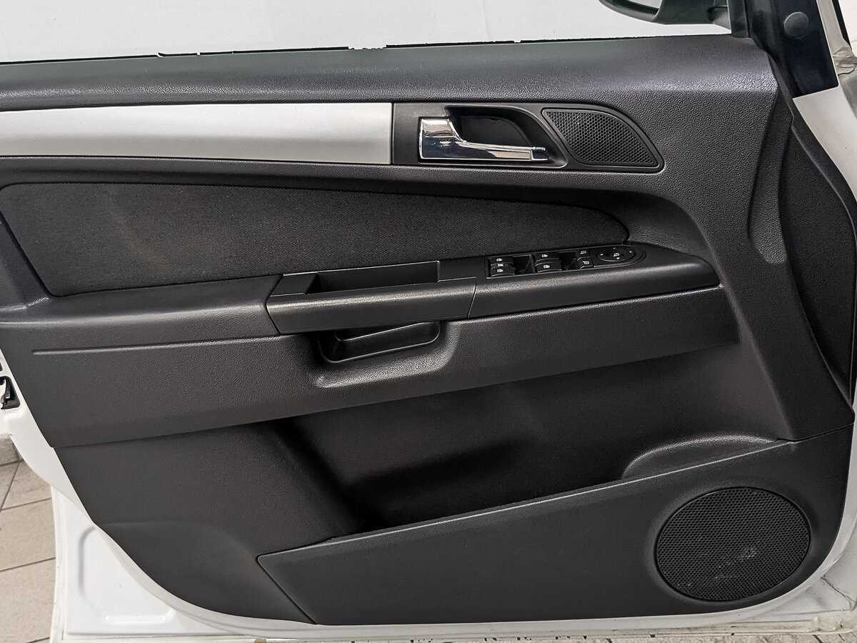 Opel Zafira с пробегом — 2013 год. Фото: #18