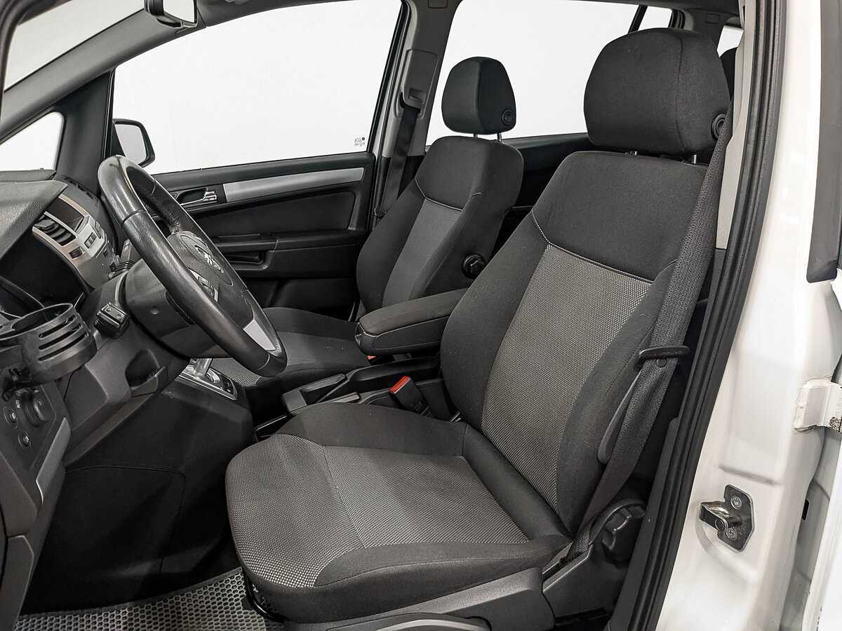 Opel Zafira с пробегом — 2013 год. Фото: #19