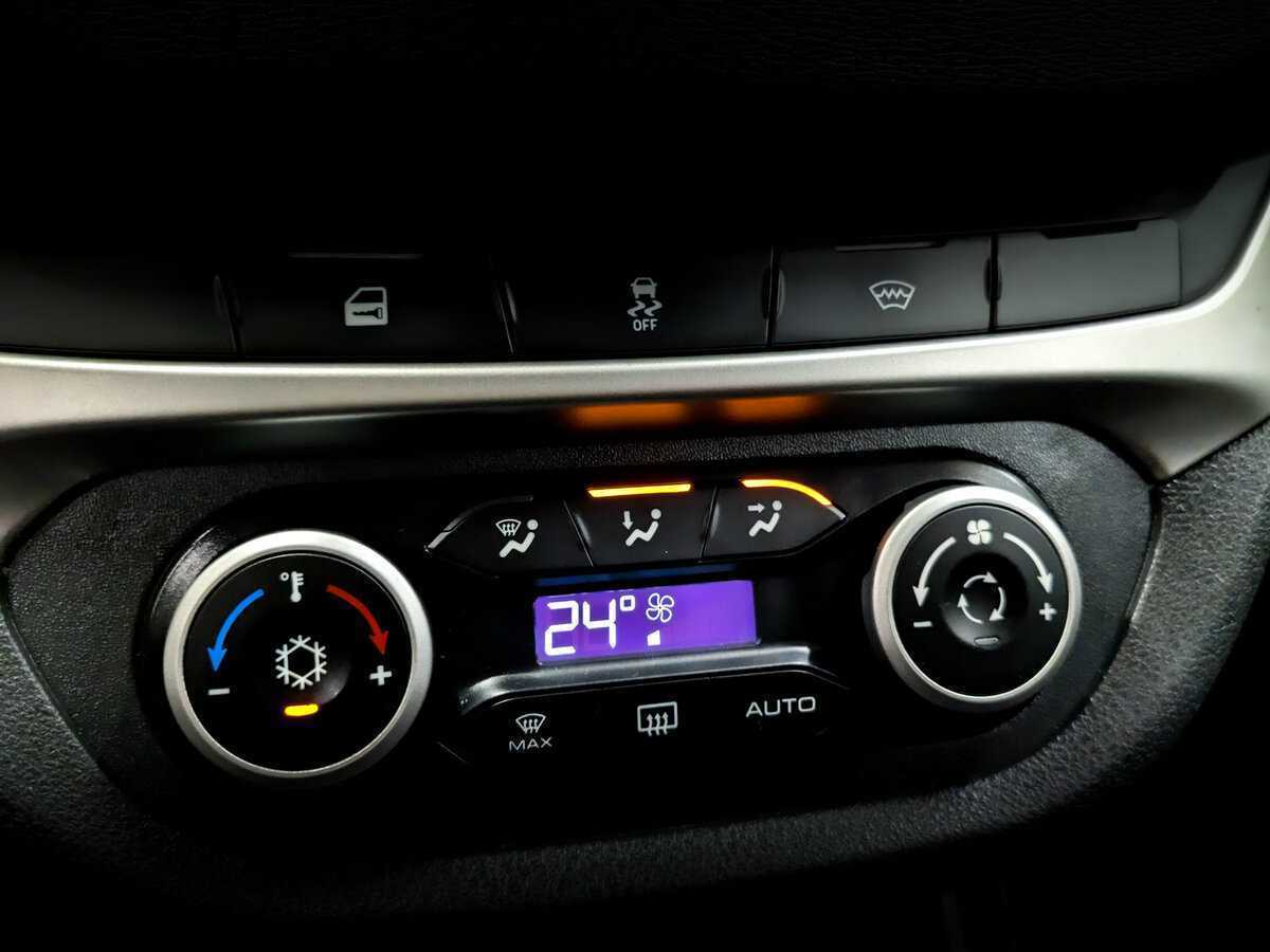 Lada (ВАЗ) Vesta с пробегом — 2019 год. Фото: #25