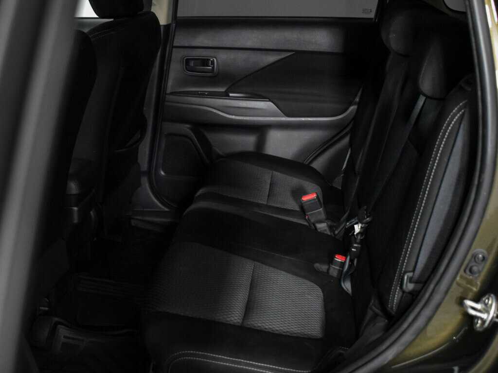 Mitsubishi Outlander с пробегом — 2017 год. Фото: #11