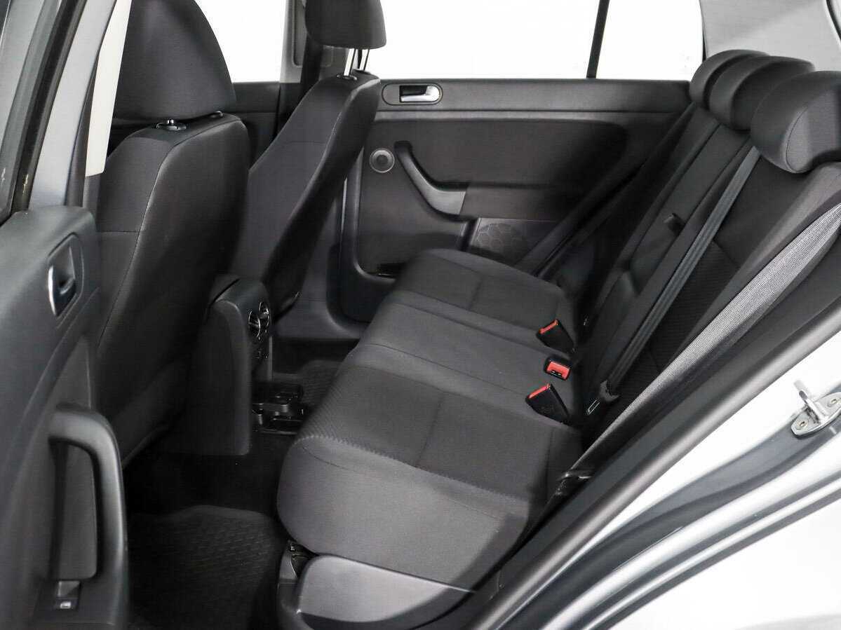 Volkswagen Golf Plus с пробегом — 2013 год. Фото: #9