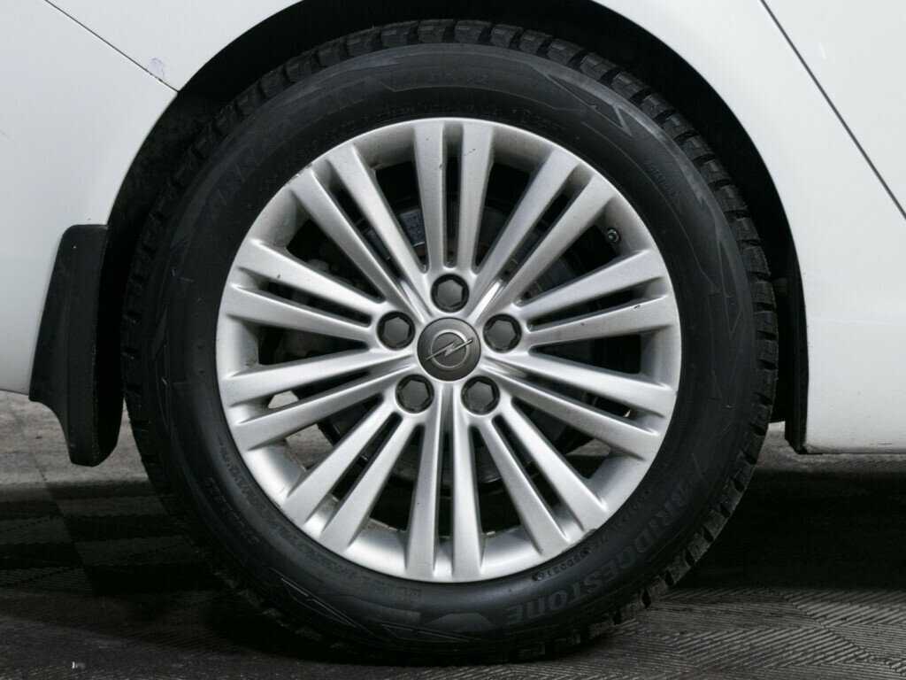 Opel Insignia с пробегом — 2014 год. Фото: #10