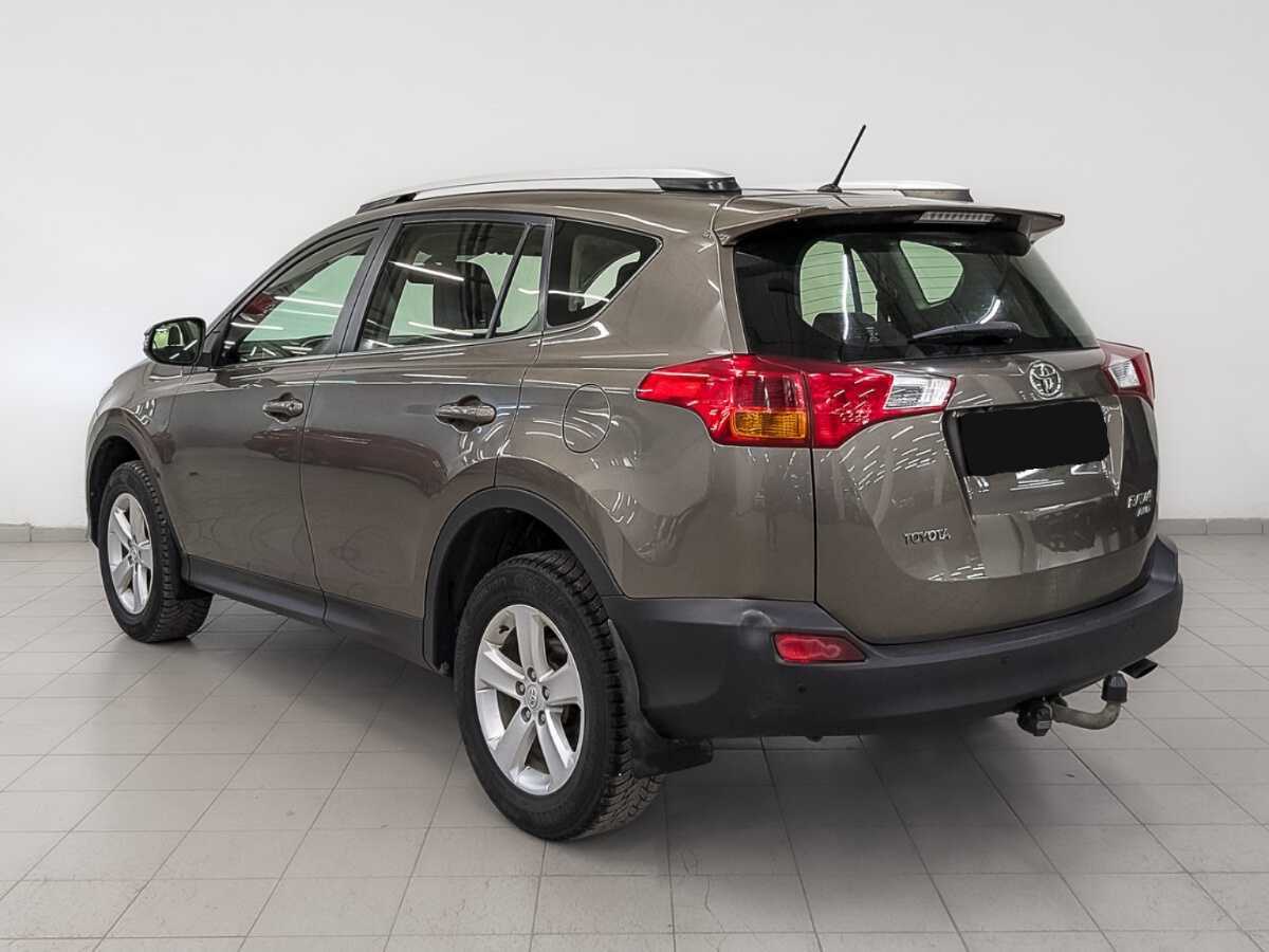 Toyota RAV4 с пробегом — 2014 год. Фото: #6