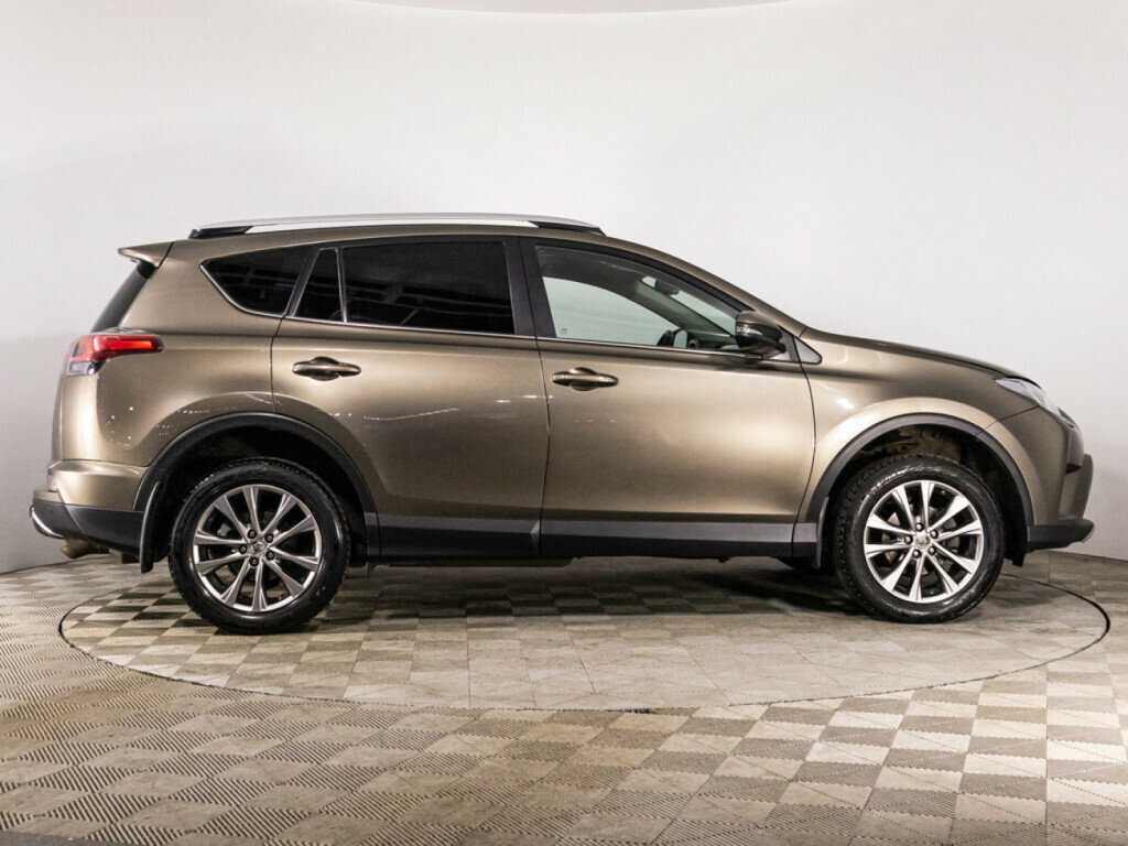 Toyota RAV4 с пробегом — 2017 год. Фото: #3