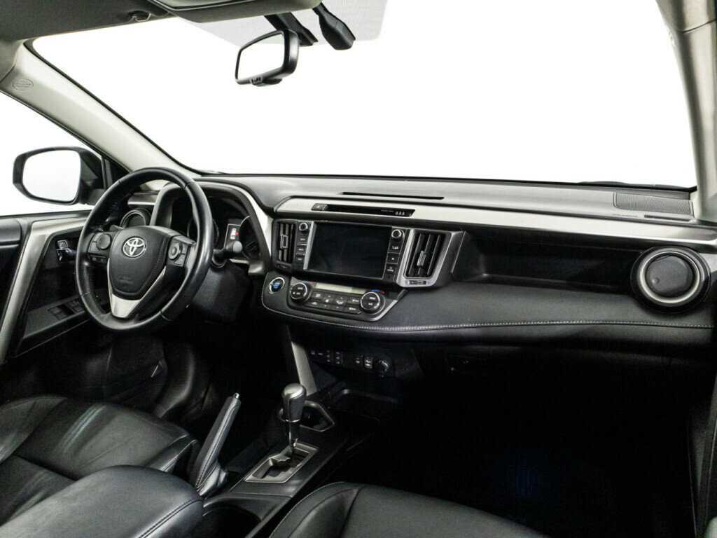 Toyota RAV4 с пробегом — 2017 год. Фото: #8