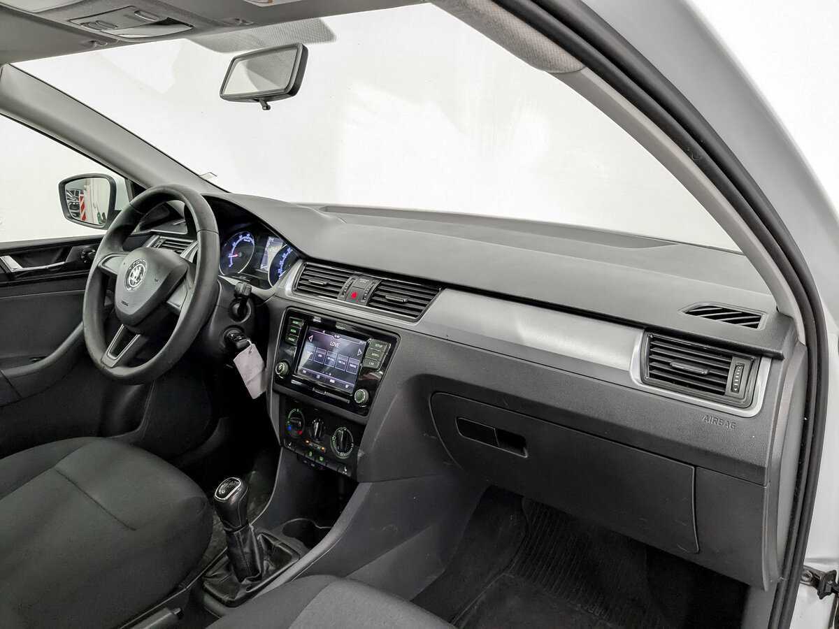 Skoda Rapid с пробегом — 2017 год. Фото: #10