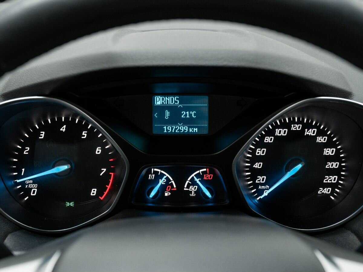 Ford Kuga с пробегом — 2015 год. Фото: #21