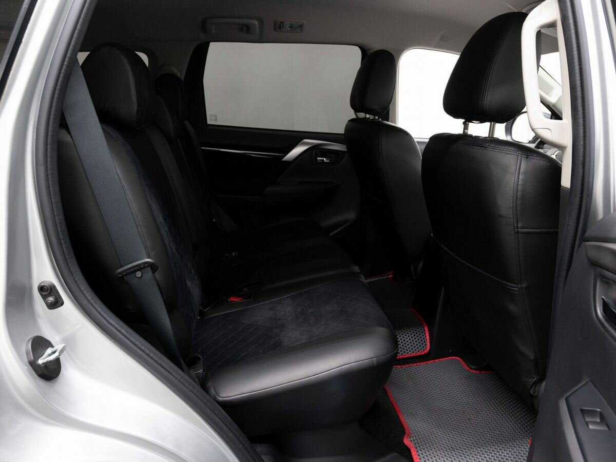 Mitsubishi Pajero Sport с пробегом — 2017 год. Фото: #10