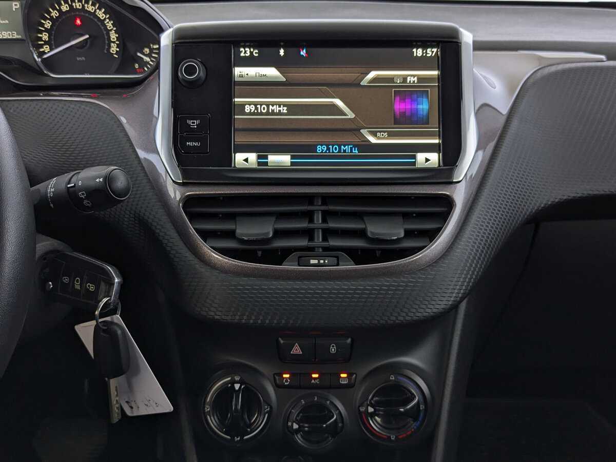 Peugeot 2008 с пробегом — 2014 год. Фото: #16