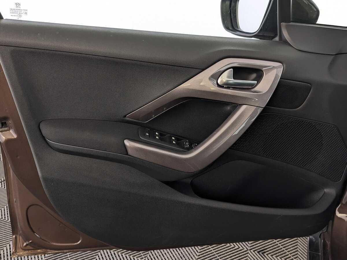 Peugeot 2008 с пробегом — 2014 год. Фото: #18