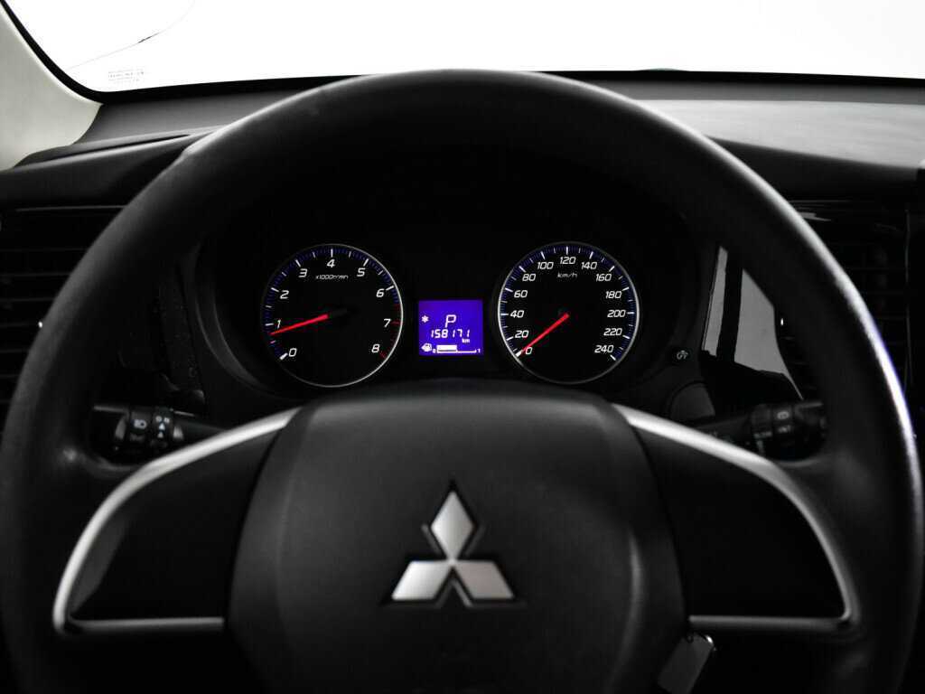 Mitsubishi Outlander с пробегом — 2014 год. Фото: #10