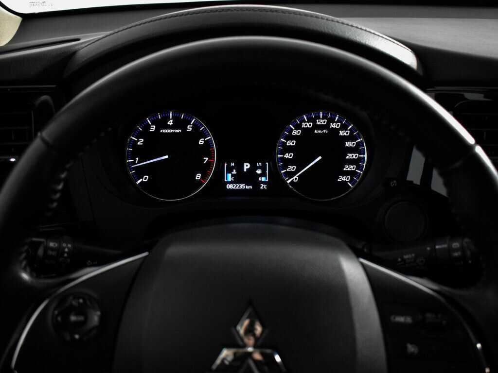 Mitsubishi Outlander с пробегом — 2019 год. Фото: #18