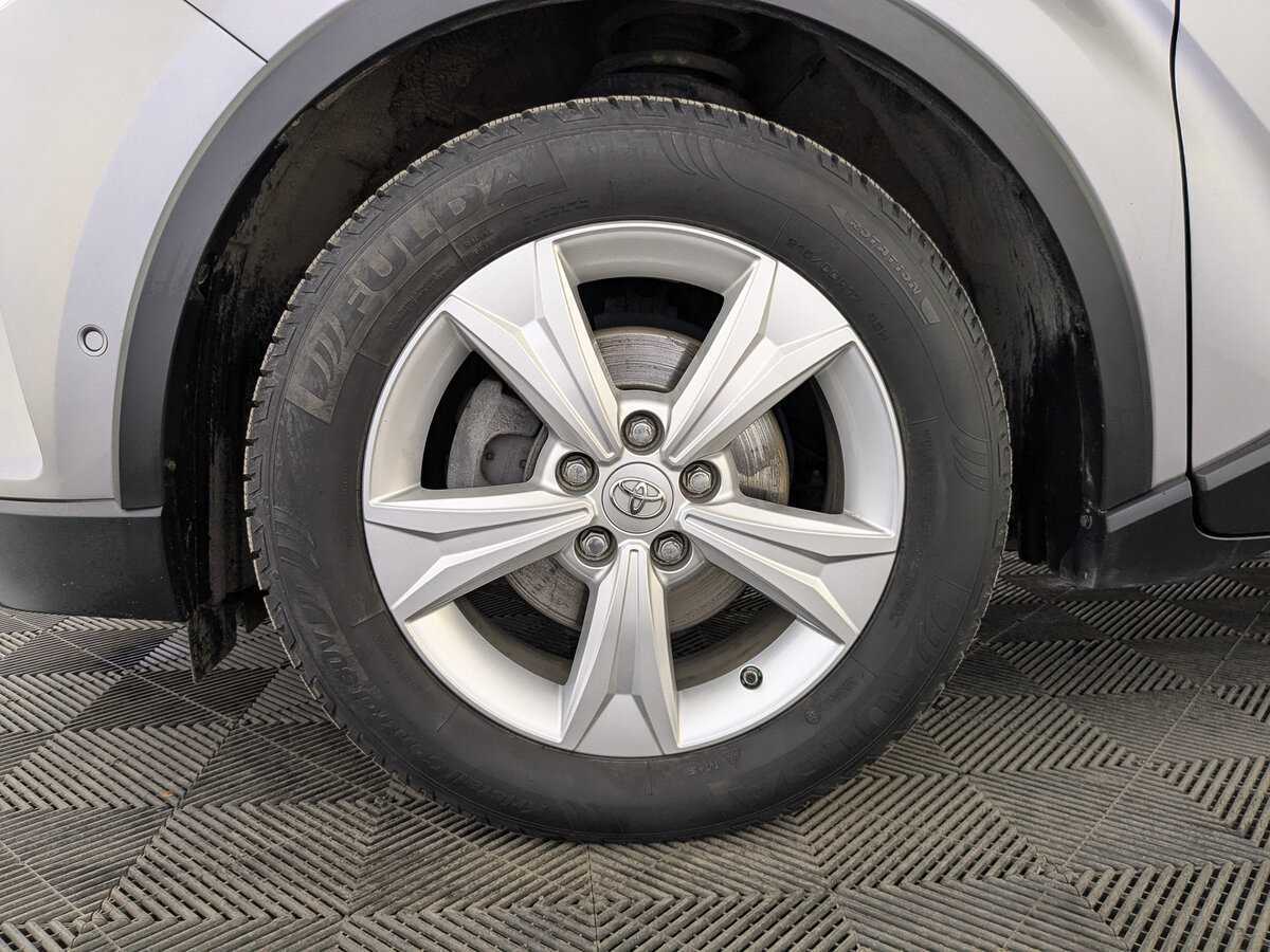 Toyota C-HR с пробегом — 2017 год. Фото: #11