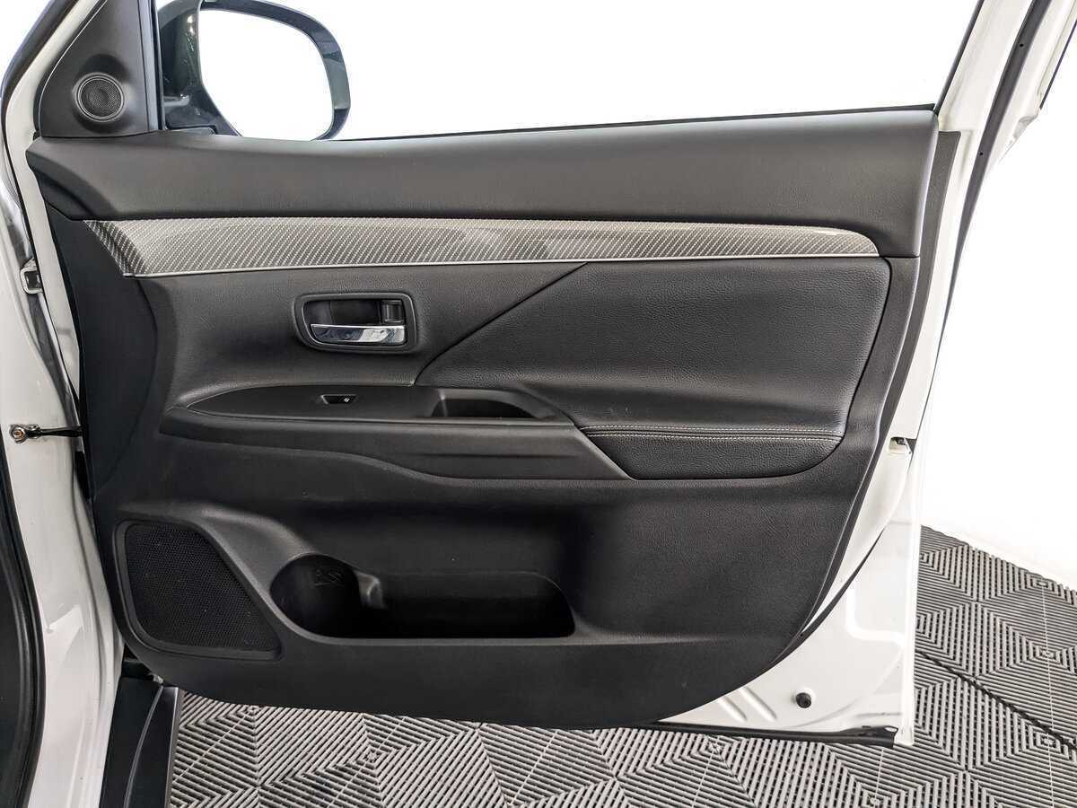 Mitsubishi Outlander с пробегом — 2021 год. Фото: #21