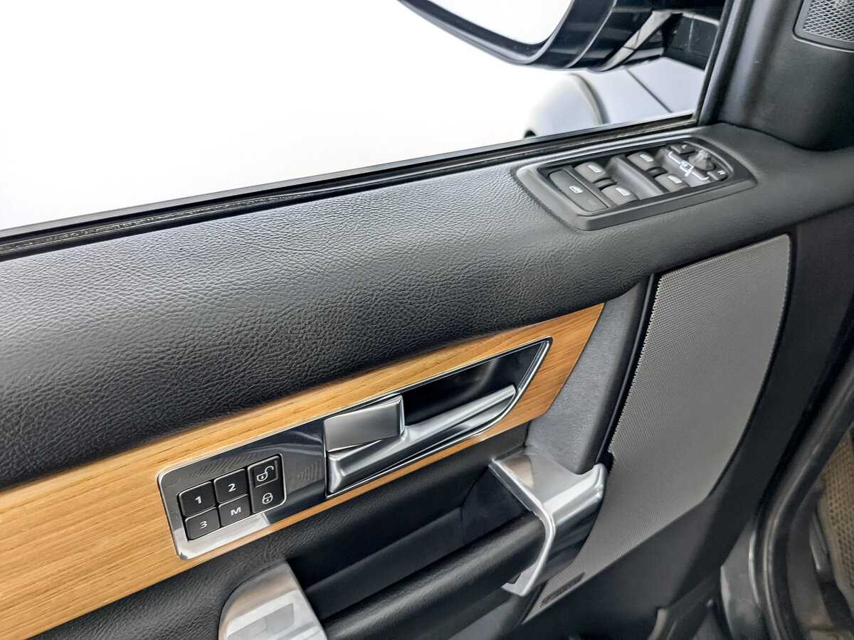 Land Rover Discovery с пробегом — 2014 год. Фото: #26