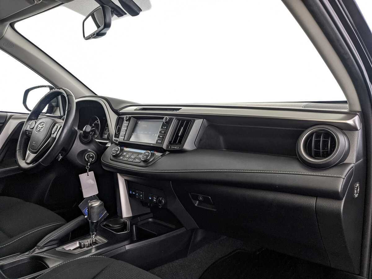 Toyota RAV4 с пробегом — 2017 год. Фото: #10