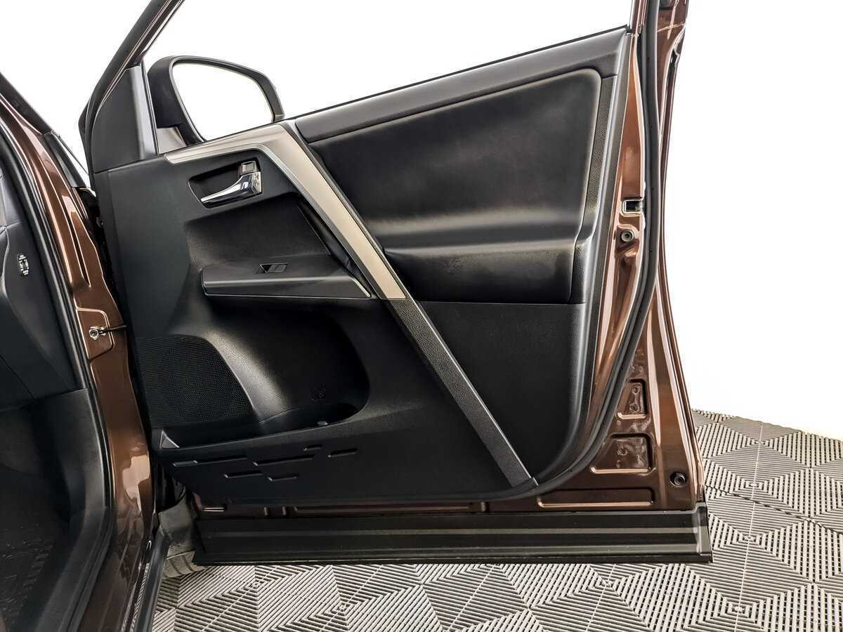 Toyota RAV4 с пробегом — 2017 год. Фото: #24