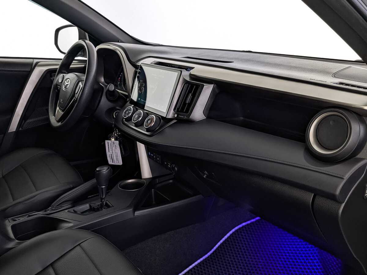 Toyota RAV4 с пробегом — 2014 год. Фото: #12