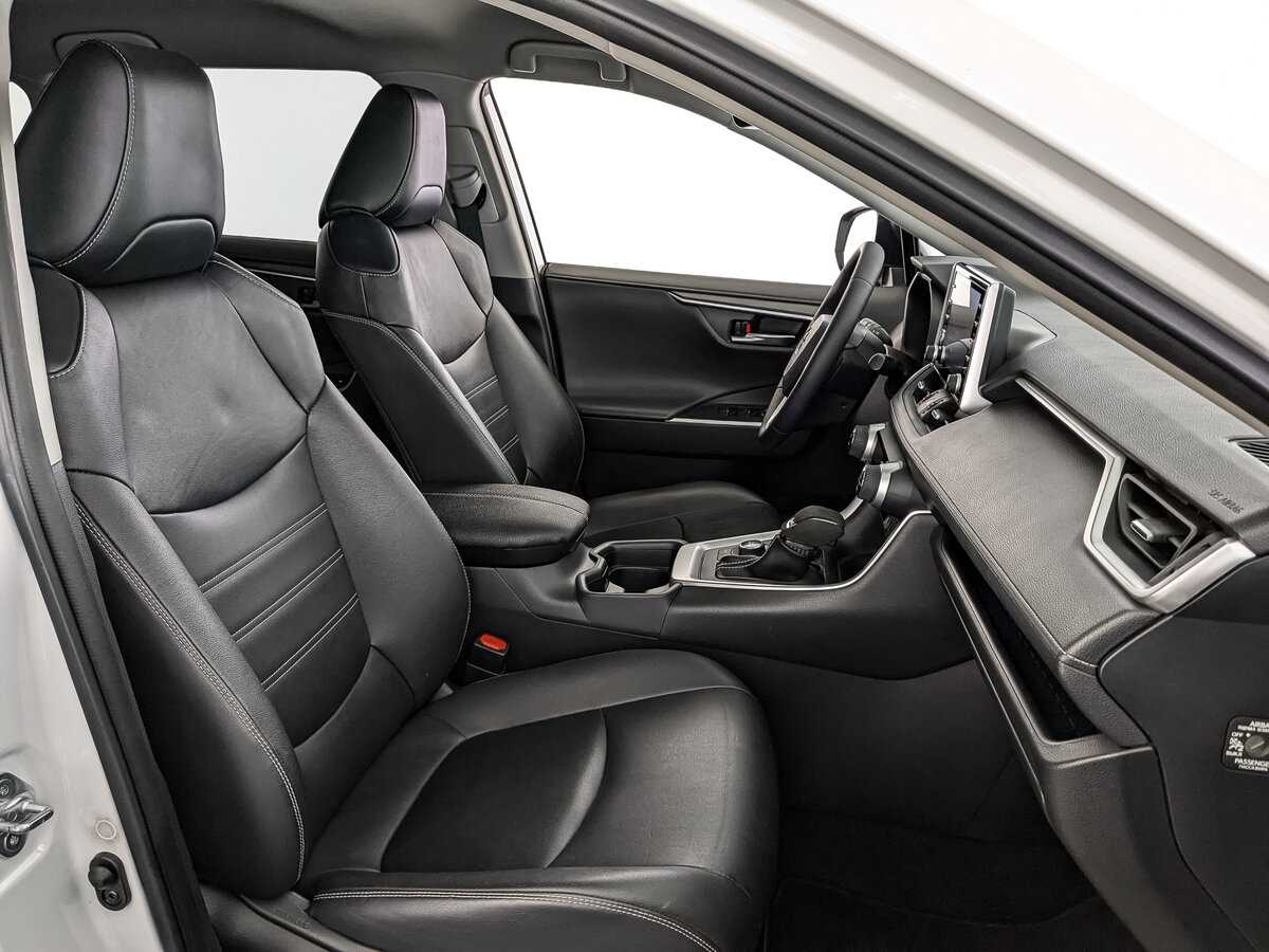 Toyota RAV4 с пробегом — 2021 год. Фото: #23