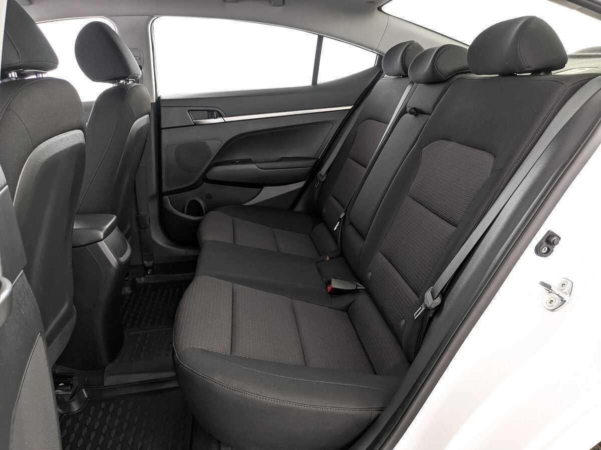 Hyundai Elantra с пробегом — 2019 год. Фото: #15