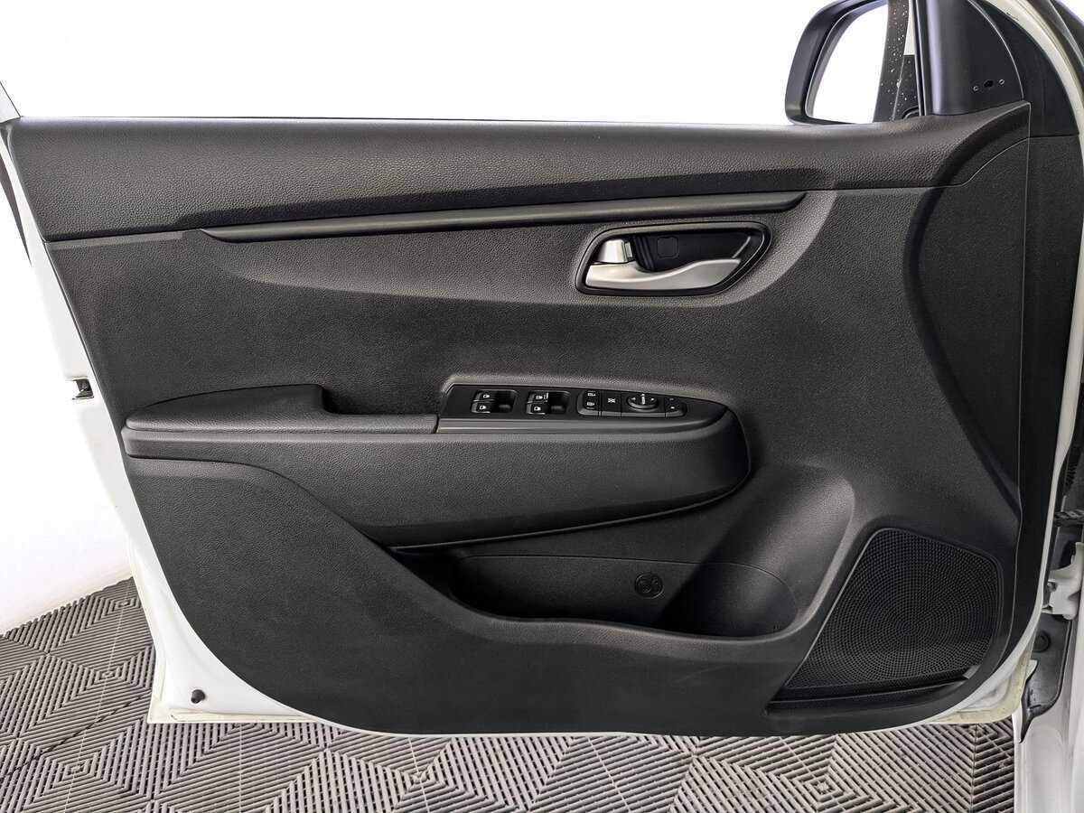 Kia Rio с пробегом — 2018 год. Фото: #18