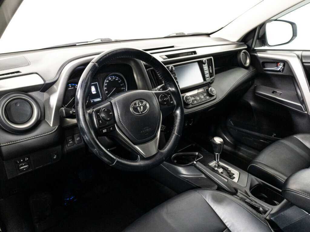 Toyota RAV4 с пробегом — 2017 год. Фото: #10