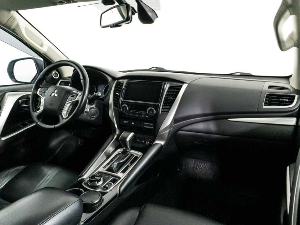 Mitsubishi Pajero Sport с пробегом — 2018 год. Фото: #8