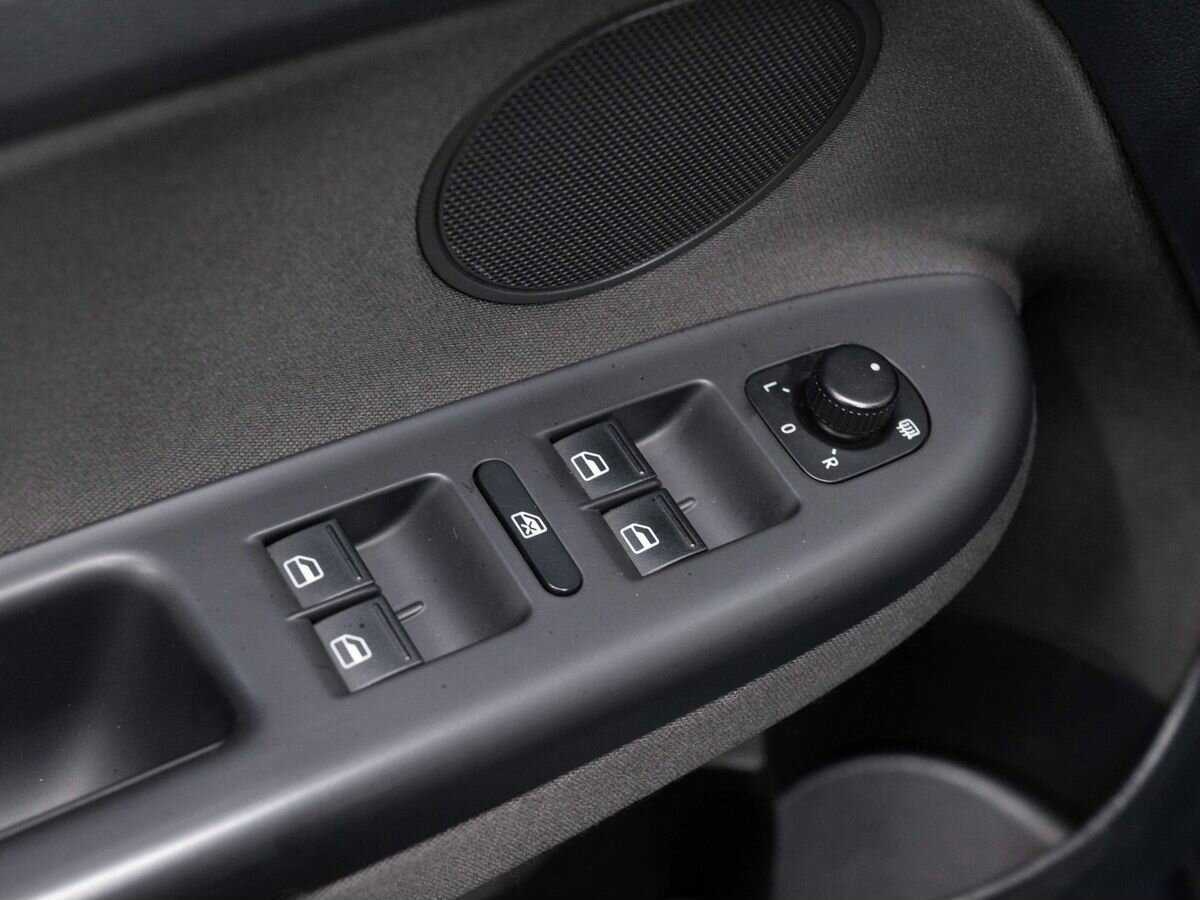 Volkswagen Golf Plus с пробегом — 2013 год. Фото: #18