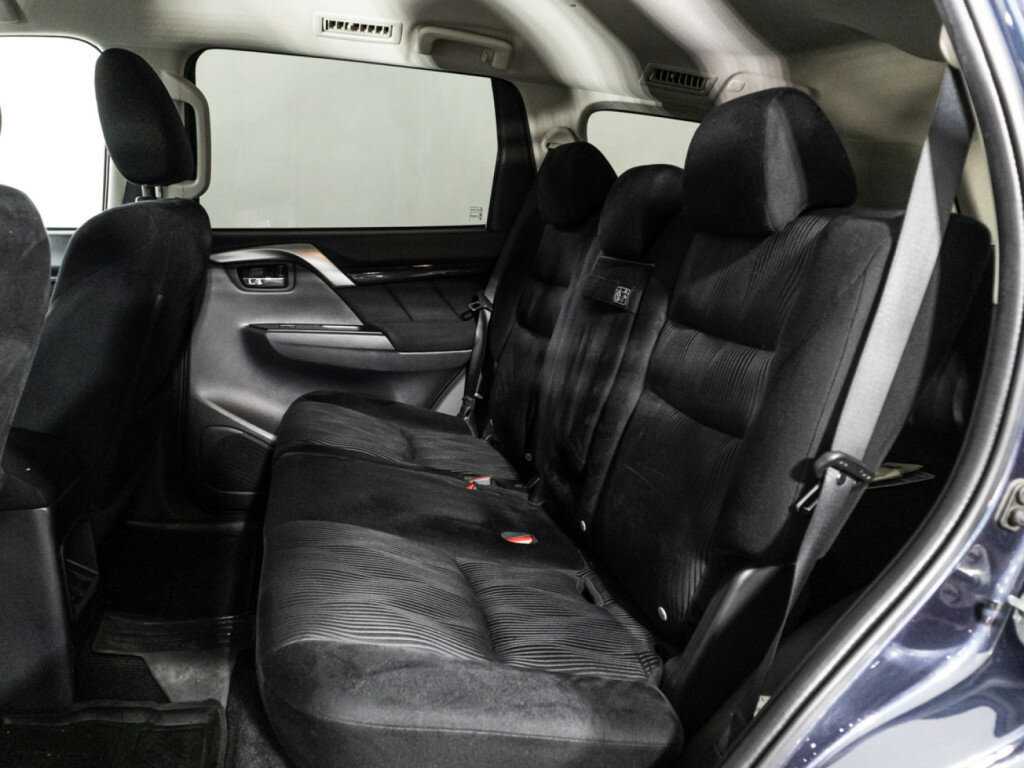 Mitsubishi Pajero Sport с пробегом — 2018 год. Фото: #9