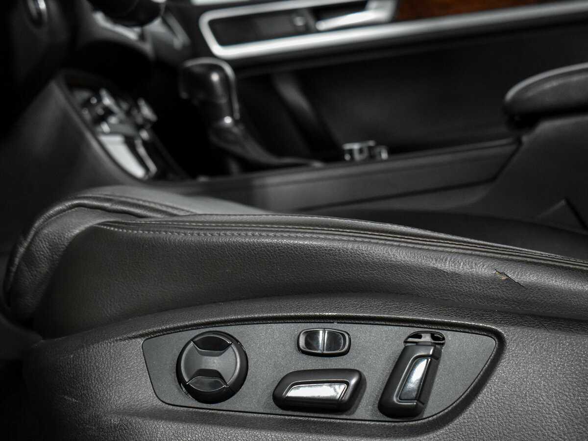 Volkswagen Touareg с пробегом — 2013 год. Фото: #9