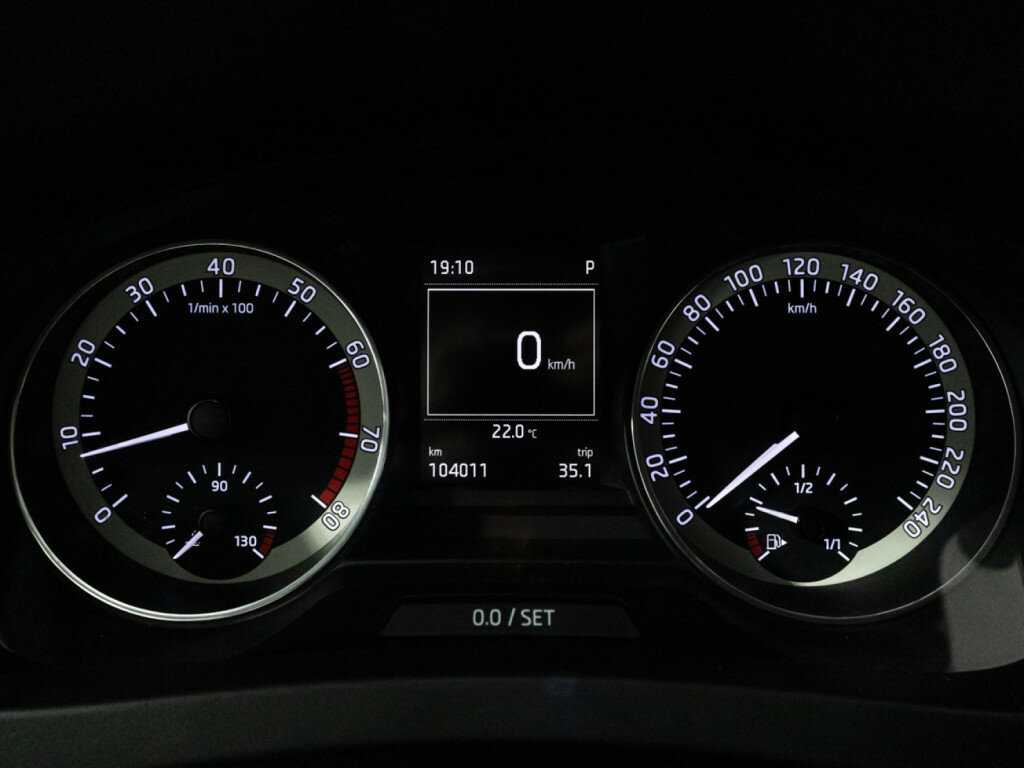 Skoda Rapid с пробегом — 2016 год. Фото: #11