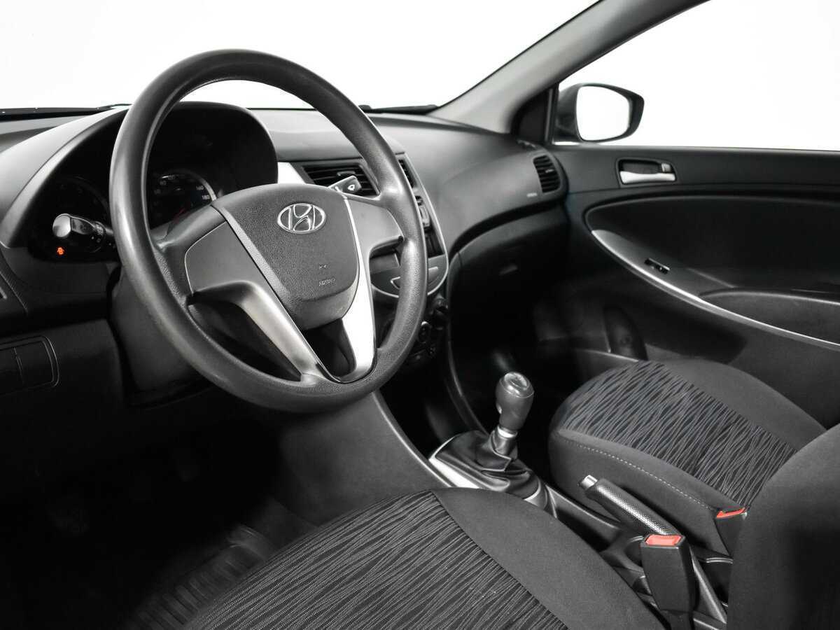 Hyundai Solaris с пробегом — 2016 год. Фото: #12