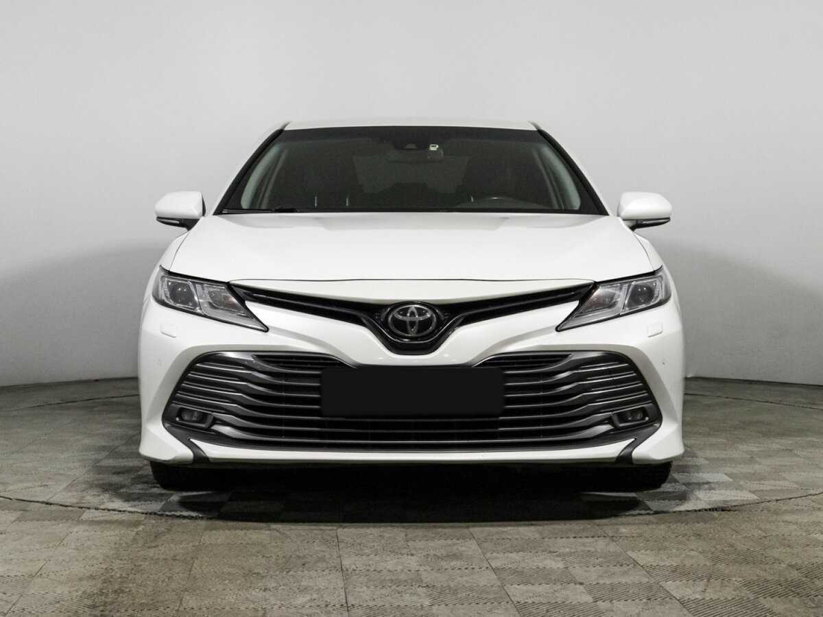 Toyota Camry с пробегом — 2019 год. Фото: #1
