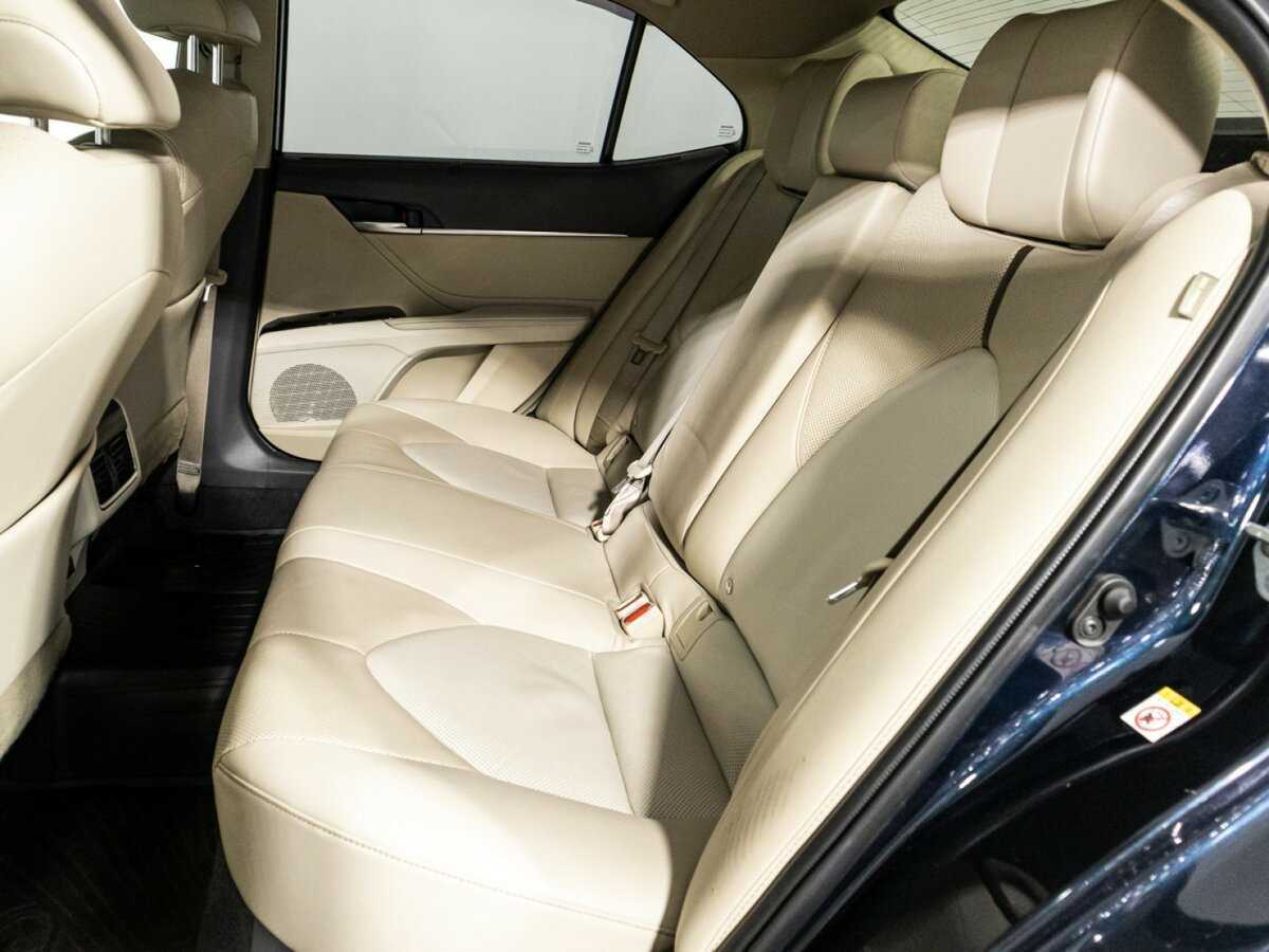 Toyota Camry с пробегом — 2018 год. Фото: #9