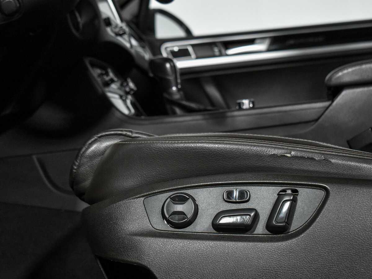 Volkswagen Touareg с пробегом — 2013 год. Фото: #8