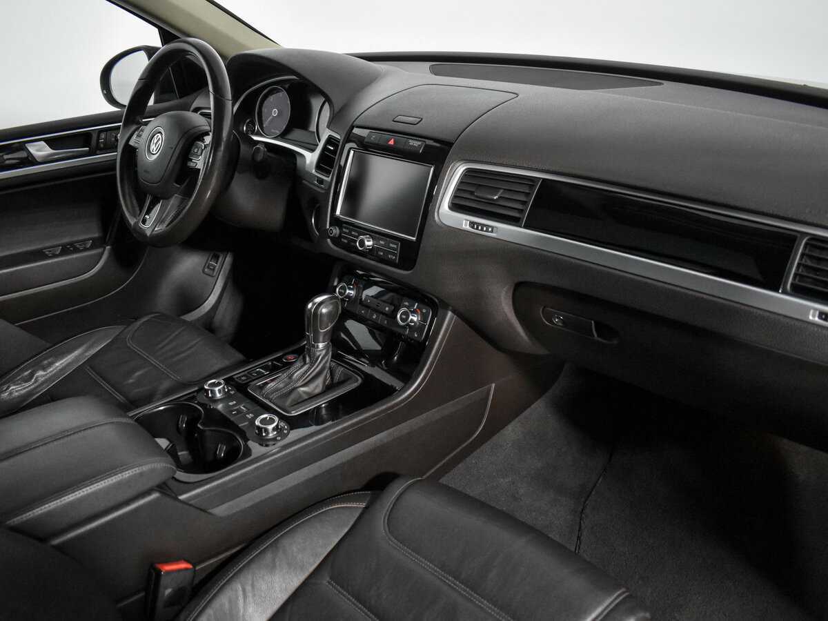 Volkswagen Touareg с пробегом — 2013 год. Фото: #12