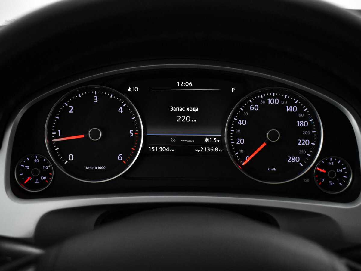 Volkswagen Touareg с пробегом — 2013 год. Фото: #18