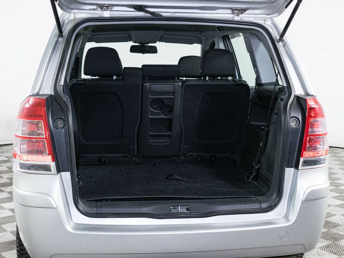 Opel Zafira с пробегом — 2013 год. Фото: #6