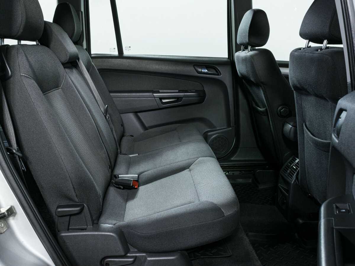 Opel Zafira с пробегом — 2013 год. Фото: #9