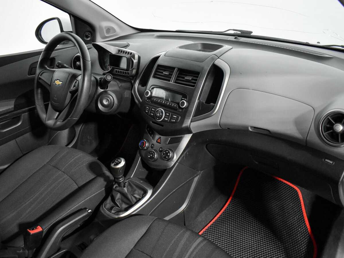 Chevrolet Aveo с пробегом — 2014 год. Фото: #11