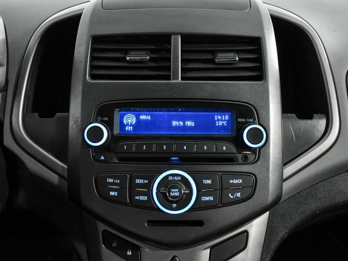 Chevrolet Aveo с пробегом — 2014 год. Фото: #15